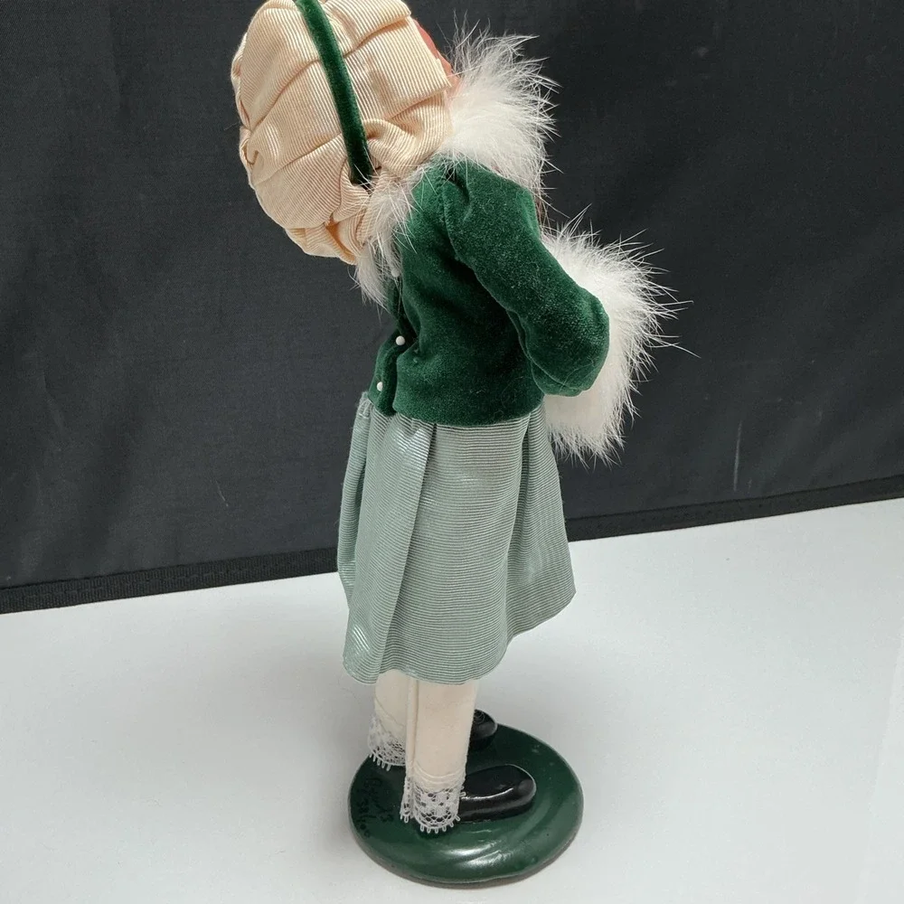 Byers Choice Caroler 1993 Limited Edition 38/100 Girl Faux Fur Muff Vintage